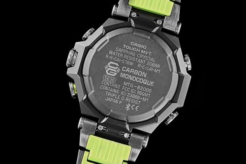 Композитный браслет часов G-SHOCK MTG-B2000SKZ-1AER крепится классическим штифтом с двумя фиксирующими винтами.
