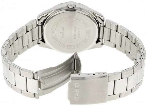 Водозащищенные (wr50m) часы CASIO MTP-1302PD-2AVEF комплектуются браслетом из нержавеющей стали со складной застежкой.