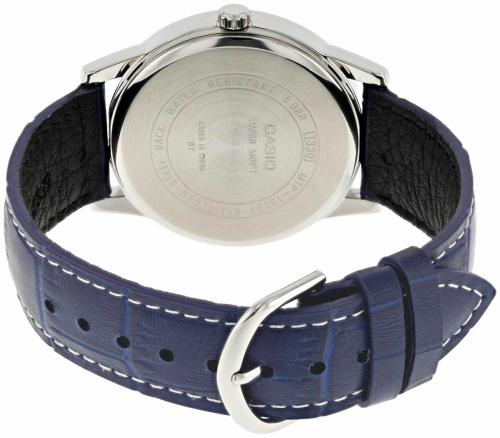 Классические аналоговые часы CASIO MTP-1303PL-2FVEF комплектуются синим кожаным ремешком с белой строчкой.