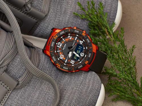 Часы PRO TREK PRT-B50-4ER с помощью акселерометра отслеживают количество шагов и расчитывают сожженные калории.