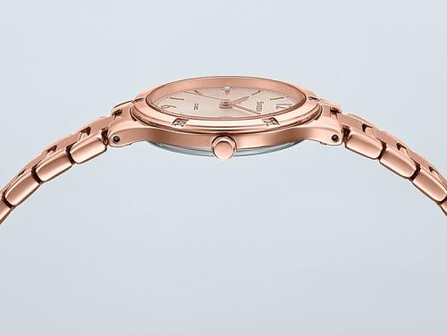 Тонкий корпус часов CASIO SHEEN SHE-4533PG-4AUER с розовой позолотой идеально лежит на женском запястье.