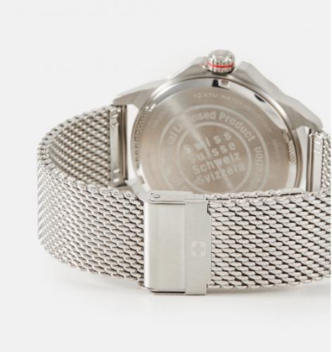 Длина миланского браслета часов SMH 06-3346.04.009 Day Date Classic легко изменяется с помощью регулируемой застежки.