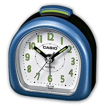 Настольный стрелочный будильник CASIO TQ-148-2EF черно-синий с арабскими цифрами, светонакопители Neobrite, пластиковый.