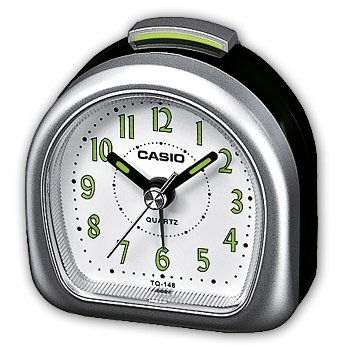 Настольный стрелочный будильник CASIO TQ-148-8EF черно-серый с арабскими цифрами, светонакопители Neobrite, пластиковый.