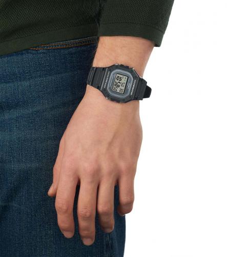 Пластиковые часы CASIO W-218H-8AVEF подчеркнут выразительный кэжуал образ и обеспечат комфорт на протяжении дня.