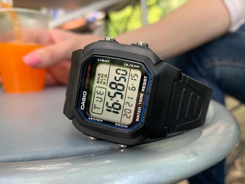 Пластиковые часы CASIO W-800H-1AVES подарят массу ощущений и впечатлений, которые хочется переживать снова и снова.