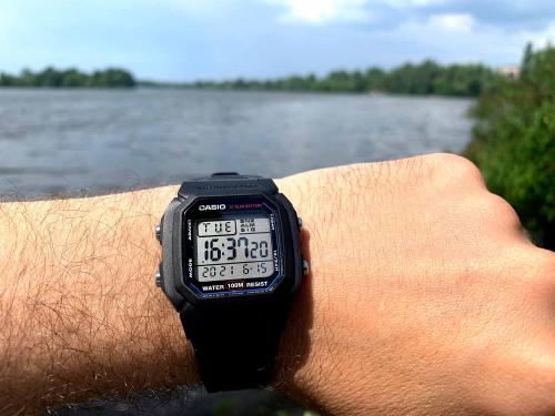 Пребывание на природе с часами W-800H-1AVES вблизи водоема благоприятно повлияет на настроение и самочувствие.